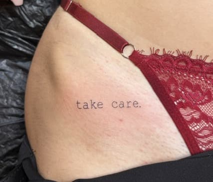 Take Care Schriftzug Tattoo, Hüfte, Fine Line, Landshut